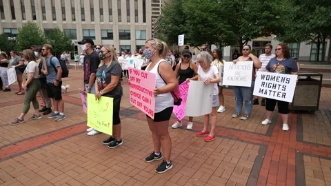 Pro-choice pro-abortion protests in downtown Dayton Stockbeeldmateriaal 201447661