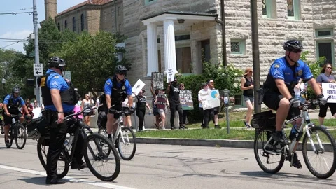 Pro-choice pro-abortion protests in downtown Dayton 스톡 동영상 201449383