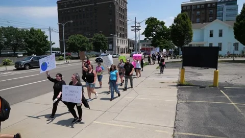 Pro-choice pro-abortion protests in downtown Dayton 스톡 동영상 201449664