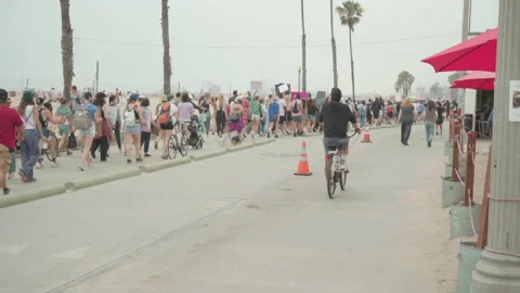 Pro-Choice Protesters Marching At The Santa Monica Beach 스톡 동영상 199562121