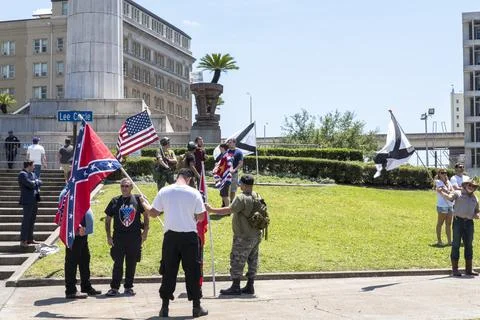Pro Confederate Monument Demonstrators at Robert E. Lee Statue in New Orleans Foto stock