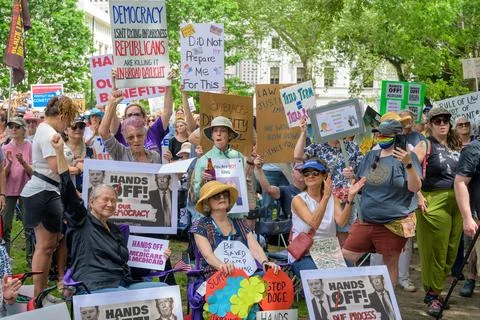 Pro Democracy Protesters for Hands Off Event Stock Photos