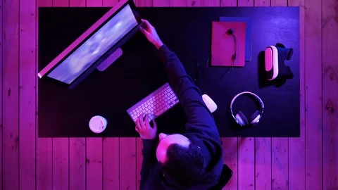 Pro Gamer Streamer Preparing For The Game. 스톡 동영상 103213378