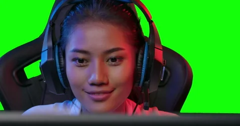 Pro gamer vlogger live stream over green screen background. Video stock 134640707