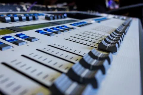 Pro Lighting Designers Programming Console, Desk 库存照片