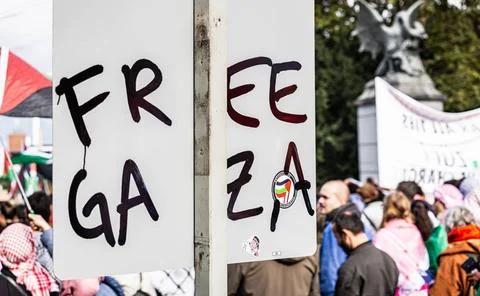  Pro-Palestine Demonstration Basel Basel, Switzerland, 5th Oct 2024: In De... 스톡 사진