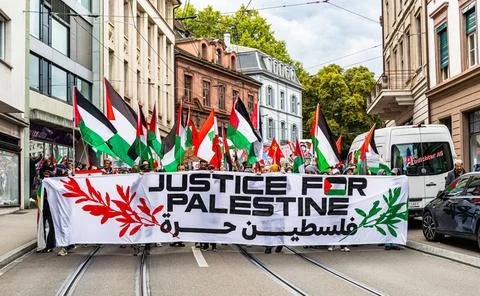  Pro-Palestine Demonstration Basel Basel, Switzerland, 5th Oct 2024: In De... 스톡 사진