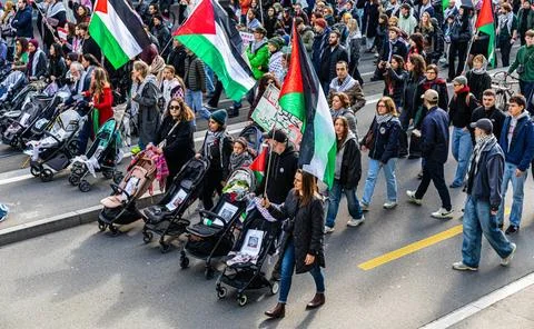  Pro-Palestine Demonstration Basel Basel, Switzerland, 5th Oct 2024: In De... 스톡 사진