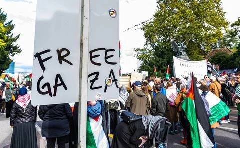  Pro-Palestine Demonstration Basel Basel, Switzerland, 5th Oct 2024: In De... 스톡 사진