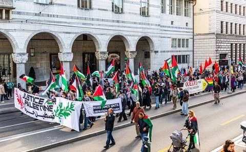  Pro-Palestine Demonstration Basel Basel, Switzerland, 5th Oct 2024: In De... 스톡 사진