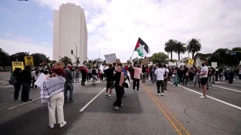 Pro-Palestine protest near Consulate General of Isreal in Los Angeles, Los Ángel Vídeos de archivo 204032545