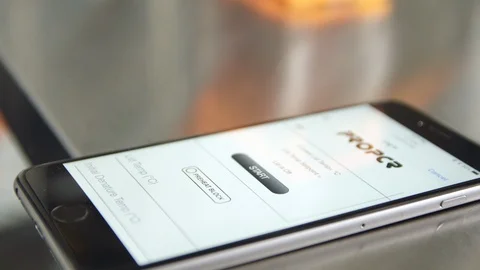 Pro pcr application in cell phone Vidéo 112159344