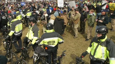 Pro Second Amendment Supporters and Police Boston 스톡 동영상 87636491