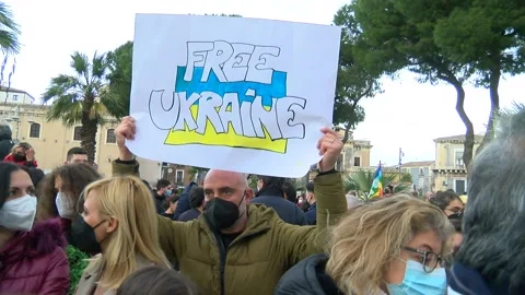 Pro Ukraine protesters Stock-Footage 171245969