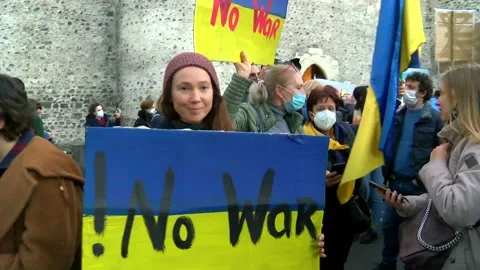 Pro Ukraine protesters Stock-Footage 171248994