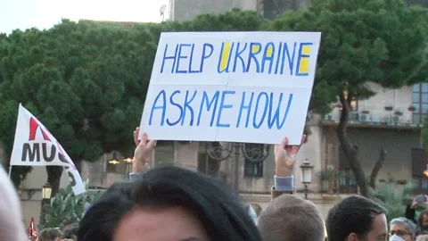 Pro Ukraine protesters Stock-Footage 171249108