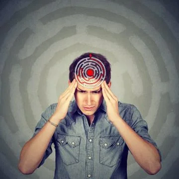Problem solution concept. Young man solving puzzle 스톡 사진