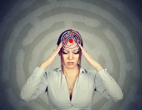 Problem solution concept. Young woman solving puzzle 스톡 사진