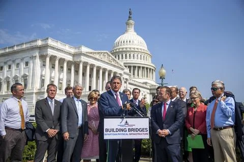 Problem Solvers Caucus press conference on support for bipartisan infrastructure 스톡 사진