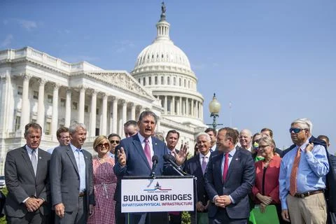 Problem Solvers Caucus press conference on support for bipartisan infrastructure 스톡 사진
