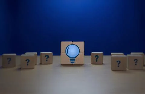 Problem Solving, New Knowledge, Wisdom, Light Bulb Surrounded by Question Mar 스톡 사진