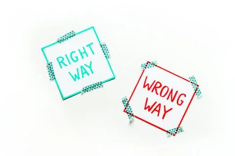 Problem solving. Right and wrong way icons on work desk from above Fotos de archivo