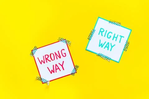 Problem solving. Right and wrong way icons on work desk from above Fotos de archivo
