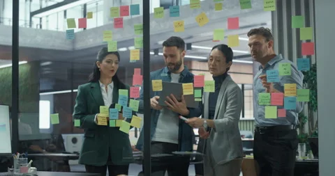 Problem Solving Session in Office Vidéo 321051640