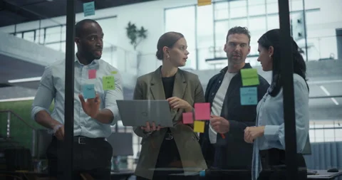 Problem Solving Session in Office Vidéo 321057991