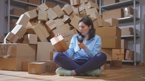 Problem of a startup, an error in the logistics of goods or parcels, a bunch of 動画素材 272424218