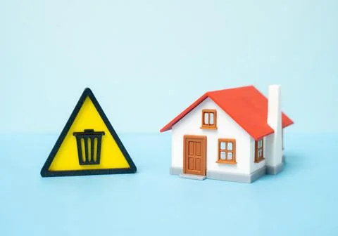 Problems with household waste removal. A utility crisis disrupts sanitation.. Stock-Fotos