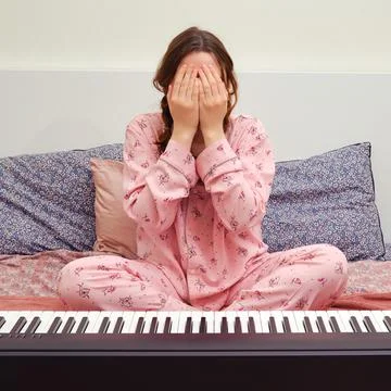 Problems of learning to play the piano at home, the stress of learning musica Foto stock