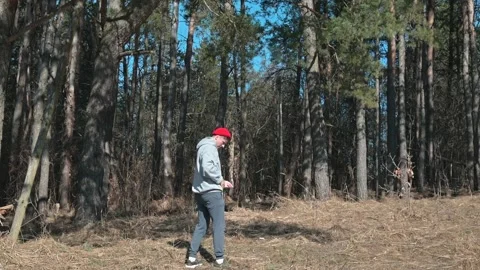 Problems with no connection or internet blocking. A man using a smartphone, Vídeo Stock 337642938