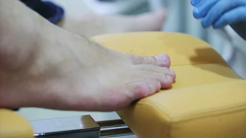 Procedure of a hardware pedicure men's 库存影片 86450410