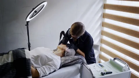 Procedure of permanent makeup in salon Stock Footage 169435593