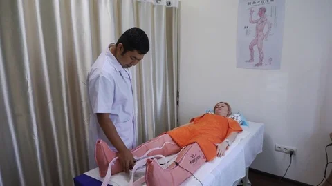 Procedure pressotherapy lymphatic drainage. Stock Footage 81788640