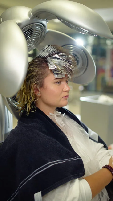 The process of accelerating the action of hair dye using a device Stock Footage 336107278