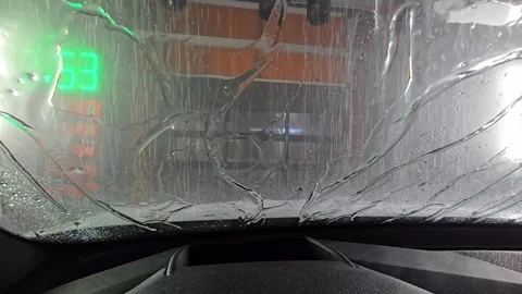 Process of applying wax. Robotic hand carefully distributes liquid wax over Vídeo Stock 301555796