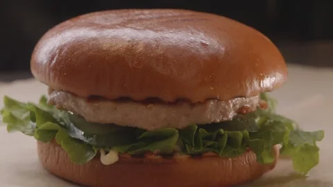 Process of assembling burger on restaurant kitchen. Stock Footage 312789651