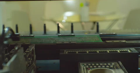 Process of assembling an electronic board with a special robotic cnc machine. Video stock 152783199