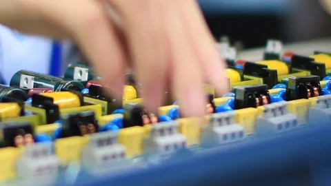The process of assembling an electronic power supply 動画素材 81391946