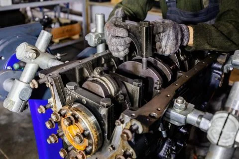 Process of assembling or repairing engine, close up Stockfoto's
