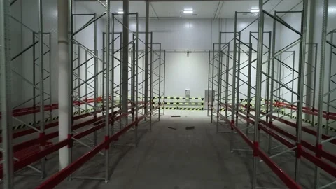 Process of assembling storage racks and pallets Vídeo Stock 155808669