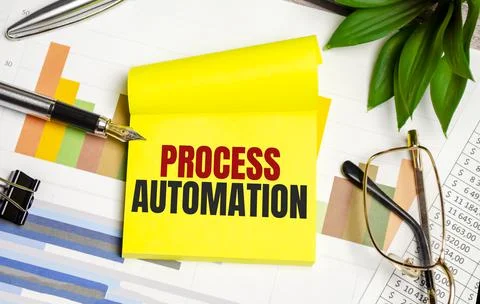 PROCESS AUTOMATION text on yellow sticker and glasses Stockfoto's