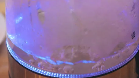 The process of boiling water. Making coffee in the morning. The electric kettle 库存影片 160164758