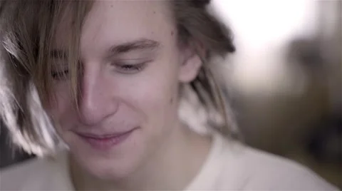The process of braiding dreadlocks to young white guy Stock Footage 60363411