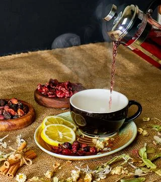 Process brewing tea, tea ceremony, Cup of freshly brewed fruit and herbal tea Foto stock
