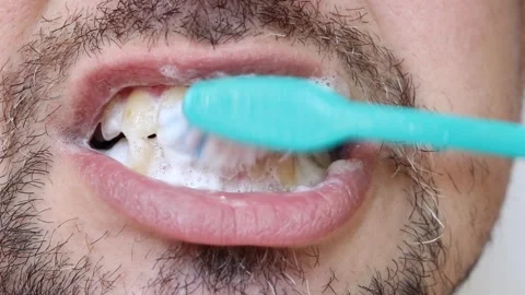 The process of brushing teeth with toothpaste 库存影片 346711894
