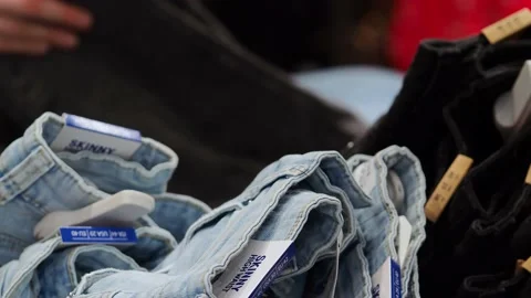 The process of buying clothes. Video stock 229295179