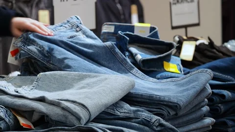 The process of buying clothes. Video stock 229295255